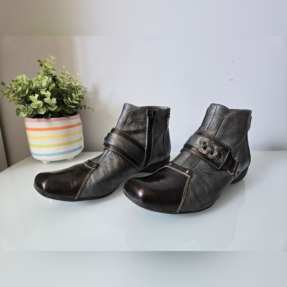 Un Tour En Ville Metallic Silver Ankle Boots. Size 39/ 8-8.5 - Picture 3 of 10